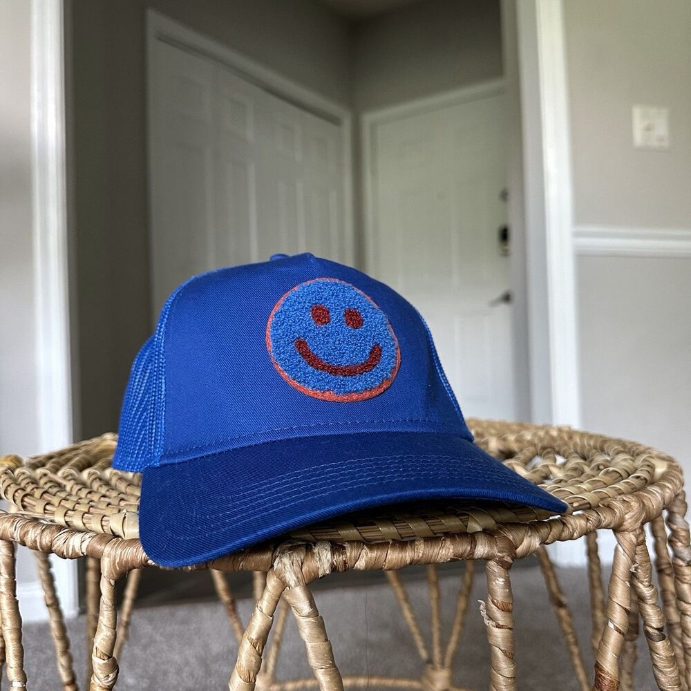 Valas LA Los Angeles Smiley Unisex Trucker Hat Limited Collector Blue & Red
